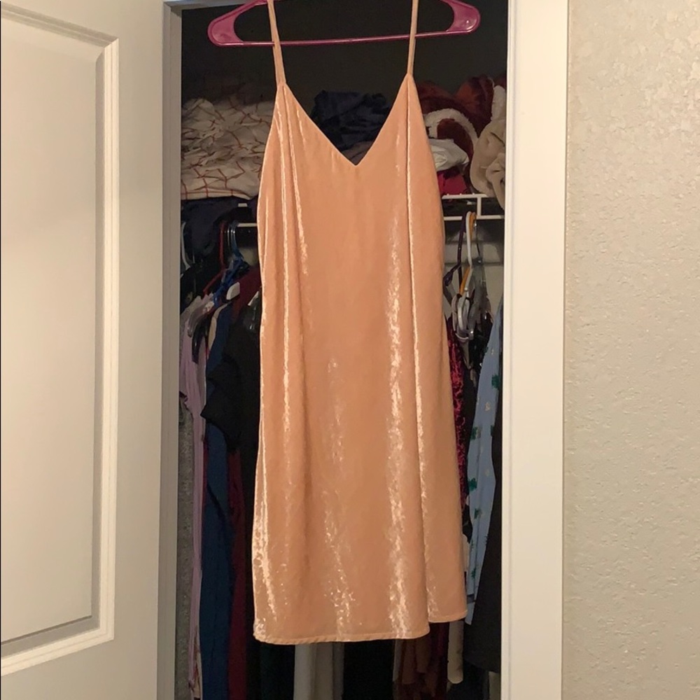 SALE 🛍️🛍️🛍️Pink velvet spaghetti strap dress ! - Picture 1 of 2